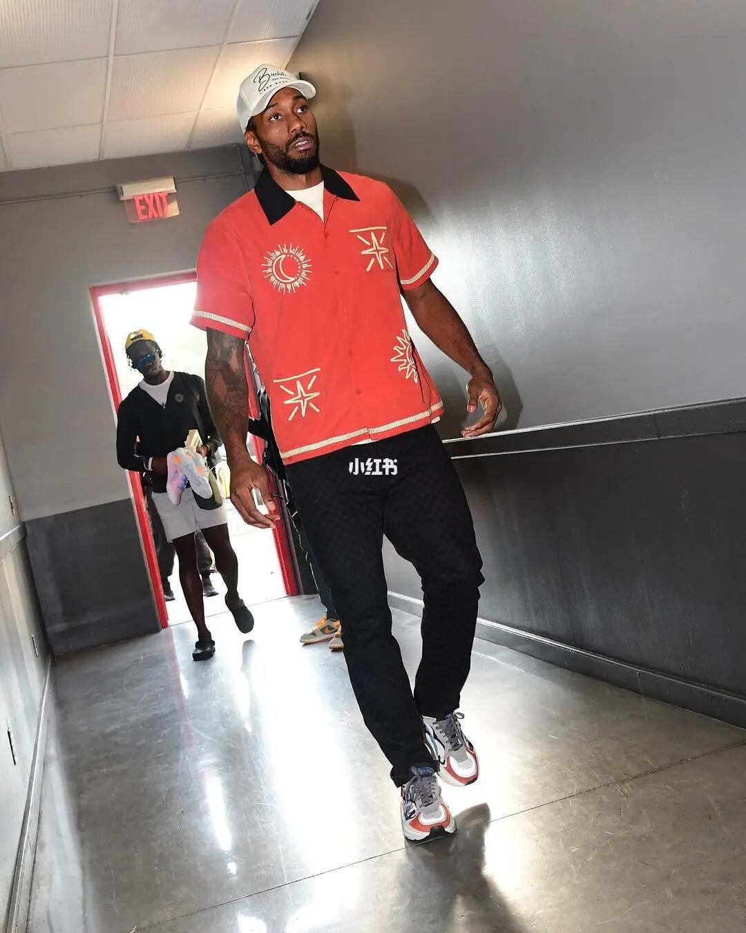 他从左后卫 他从左后卫